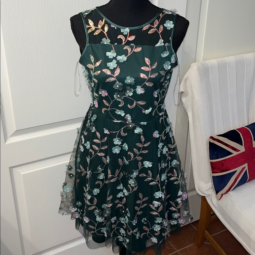 Forest Green Floral Appliqué sleeveless teen special occasion  dress.